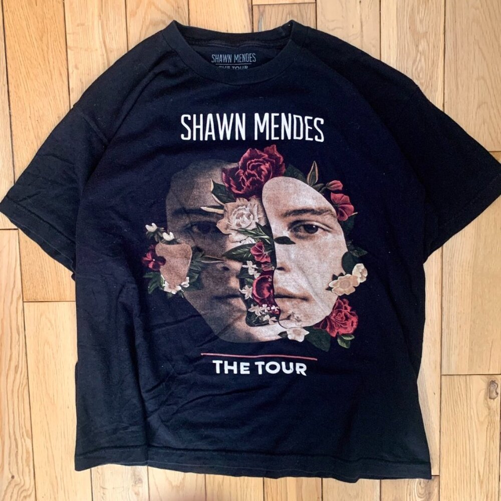 Shawn Mendes “The Tour” 2019 Shirt With Rose Graphic Size Large Concert T Shirt
